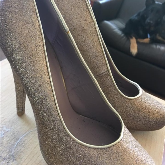 Size 7 Gold Sparkly Heels - Picture 4 of 4